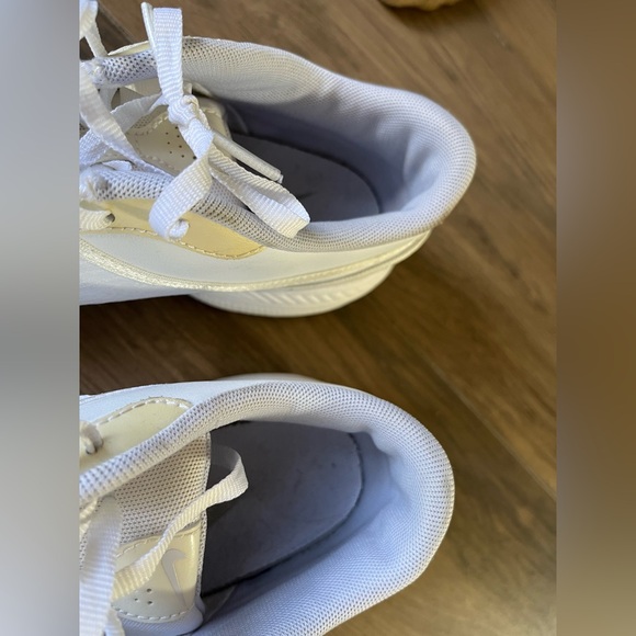 Nike shoes - Picture 11 of 11